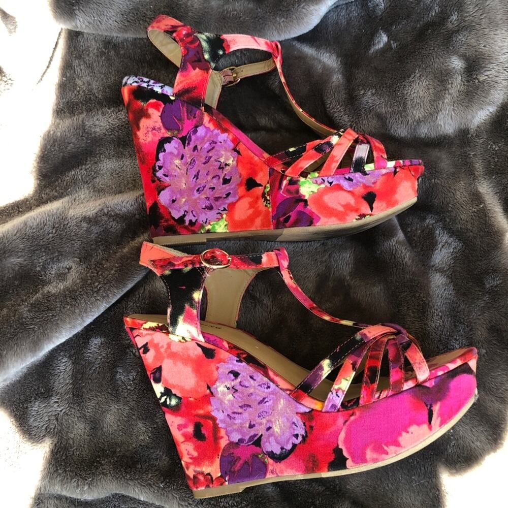 Call It Spring floral wedge sandals; sz 8